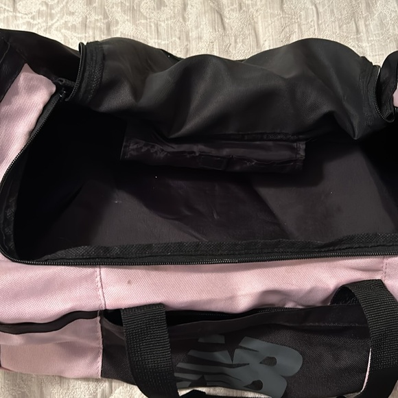 New Balance duffel bag - Picture 3 of 3
